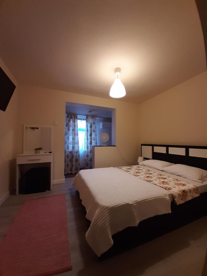 Casa Flamingo Hotell Craiova Exteriör bild