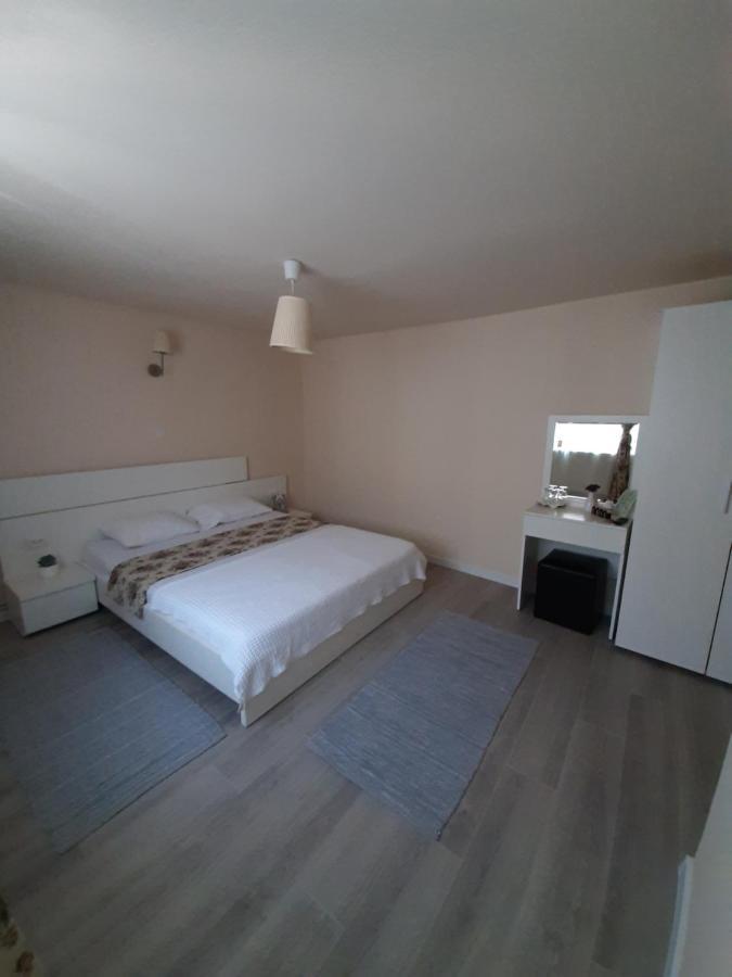 Casa Flamingo Hotell Craiova Exteriör bild