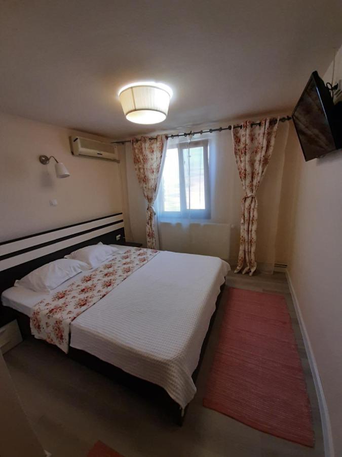 Casa Flamingo Hotell Craiova Exteriör bild